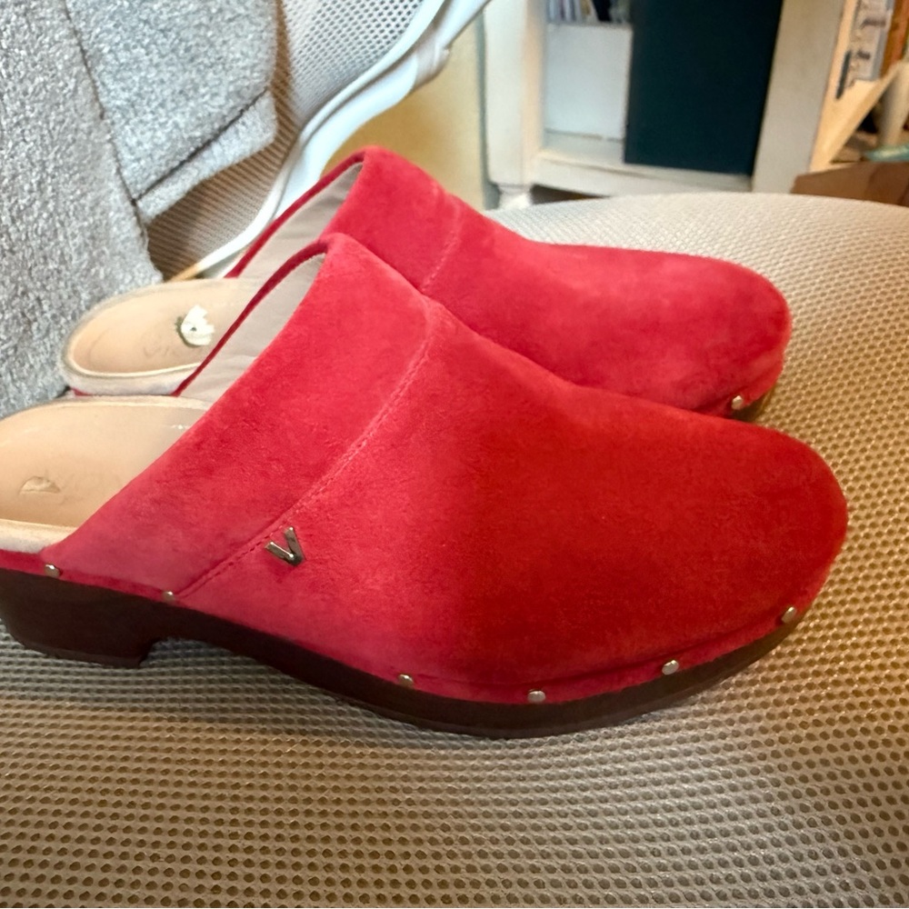 Vionic Kacie Red Suede Women's Mules